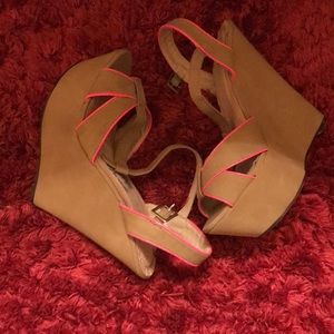 ✨Tan & Pink Wedges 👡✨
